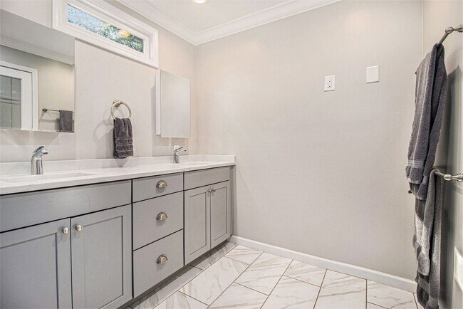 Building Photo - Fully Renovated Smart Home | EV Ready | Au...