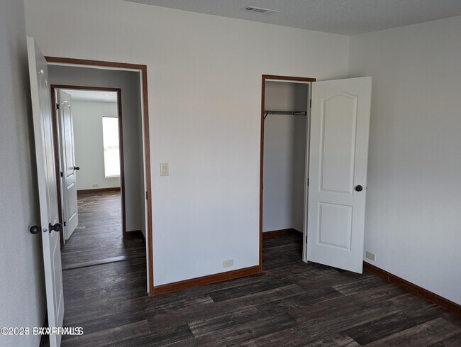 Building Photo - 7850 Loma Ln
