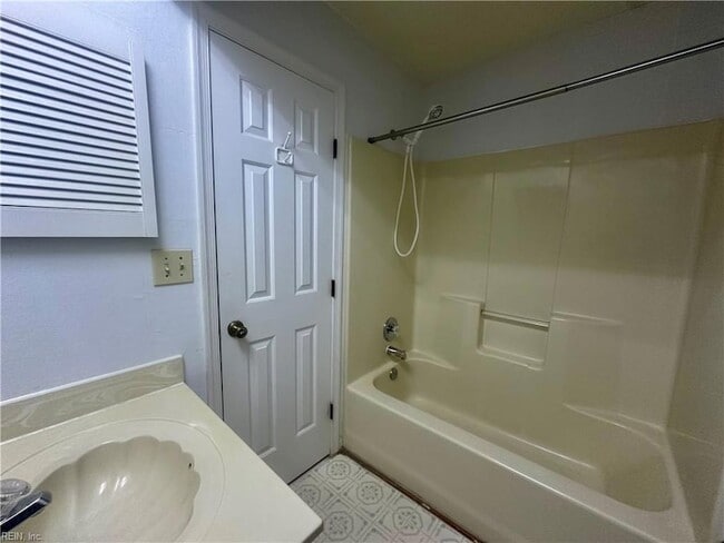Building Photo - 255 Mannings Ln