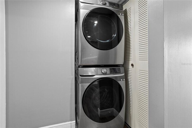 Building Photo - 6062 Willowpointe Cir