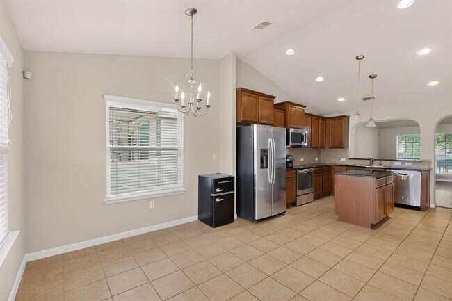 Building Photo - 18401 Friendship Hill Dr