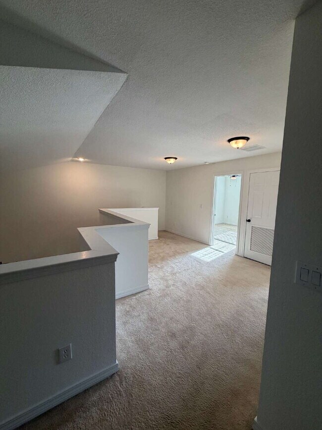 Building Photo - Welcome to The Hammocks! Newly Updated 3 bedroom 2.5 bath home.