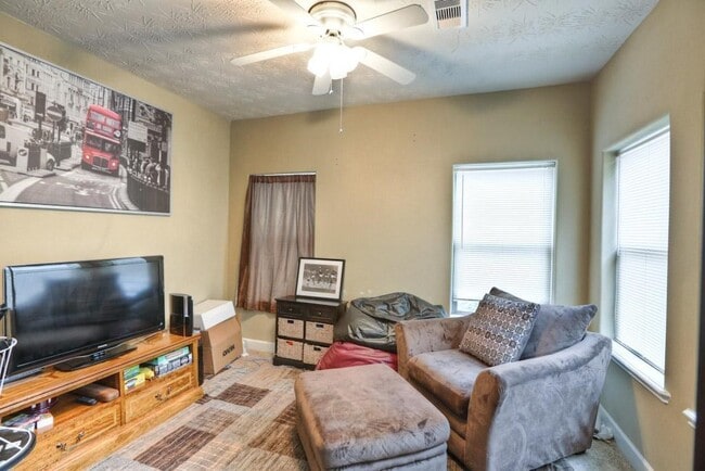 Building Photo - 1315 Birdsall St