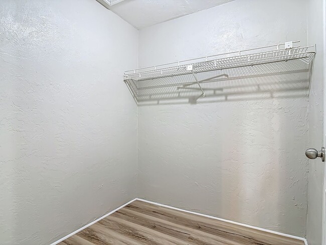 Building Photo - UPDATED 2 Bed, 2 Bath Home with Screened Lanai & Garage!