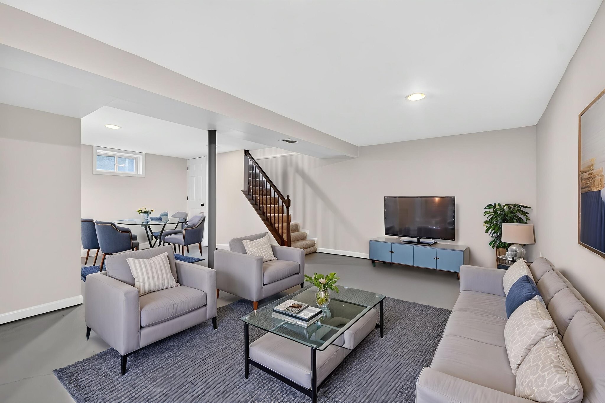 Building Photo - 121 Sunglow Dr