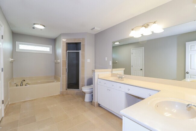 Building Photo - Spacious 4-Bedroom Cordova Home