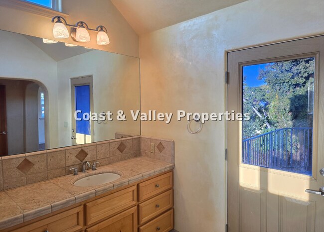 Building Photo - South Salinas Home for RENT!!!