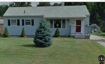 Building Photo - 1021 Valley Dr NW