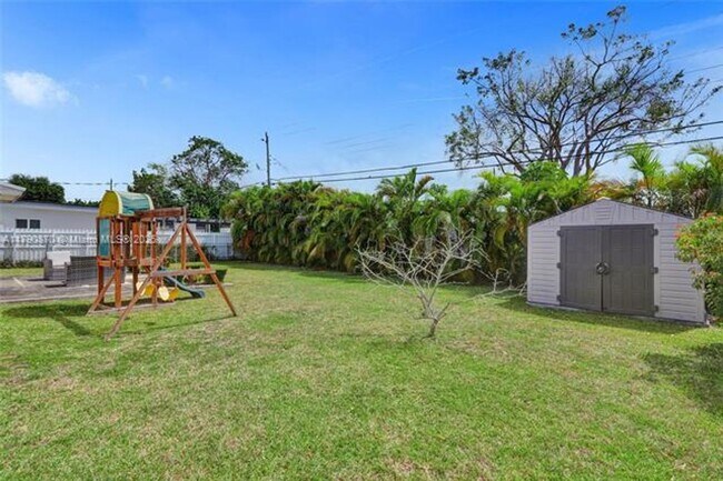 Building Photo - 5811 SW 95th Ct