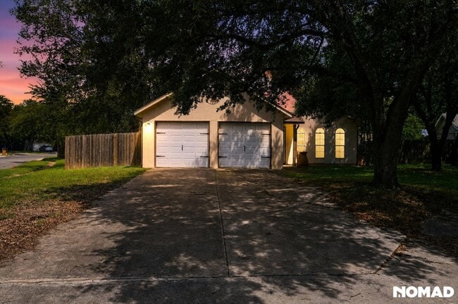 Building Photo - 14925 Moss Glen