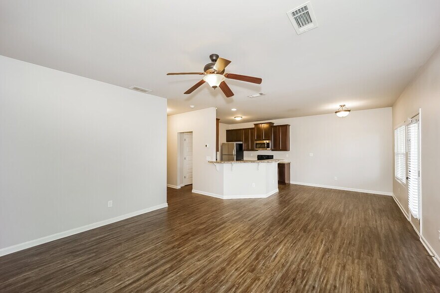 Building Photo - 1847 Simmons Ln