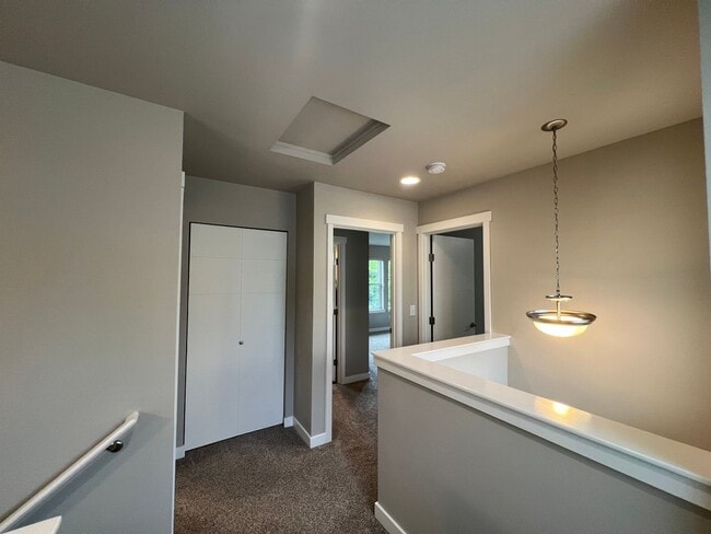 Building Photo - Move-In Special! 1/2 Month Off Rent! Newer 5-Bedroom House South Side of Bellingham