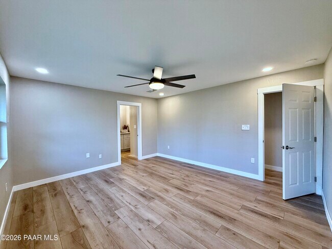Building Photo - 7216 E Grandview Dr