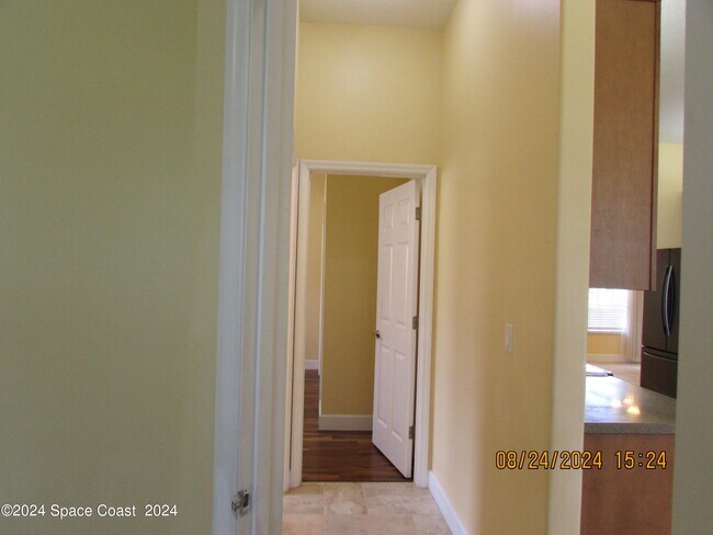 Building Photo - 1882 Woodfield Cir