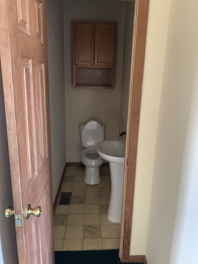 Building Photo - Duplex Available in Forsyth!