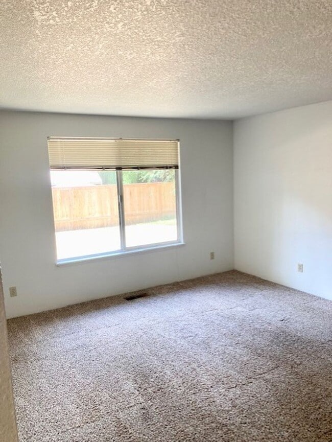 Building Photo - Charming 3 Bedroom, 2 Bathroom Gresham Home