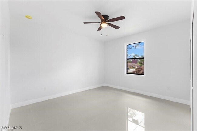 Building Photo - 1715 W 12th St