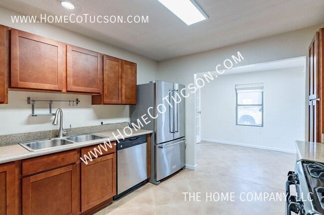 Building Photo - 3949 E 2nd St