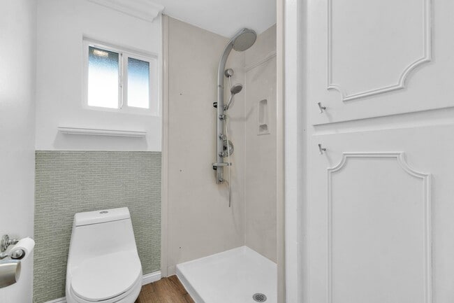 Building Photo - 4 Bedrooms, 3 Bathroom, Two Story Home With Pool