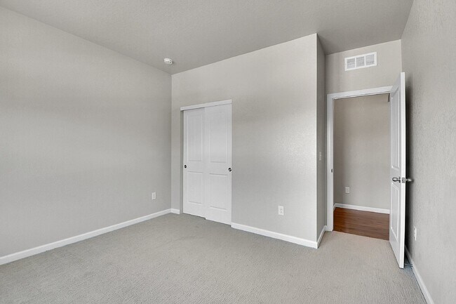 Building Photo - $2,895.00 - $500 OFF First Month's Rent - ...