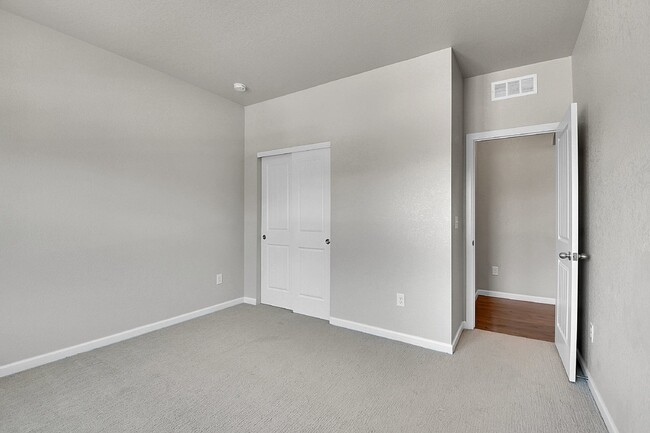 Building Photo - $3,095.00 - 4 Bedrooms, 2 Bathroom, Single...