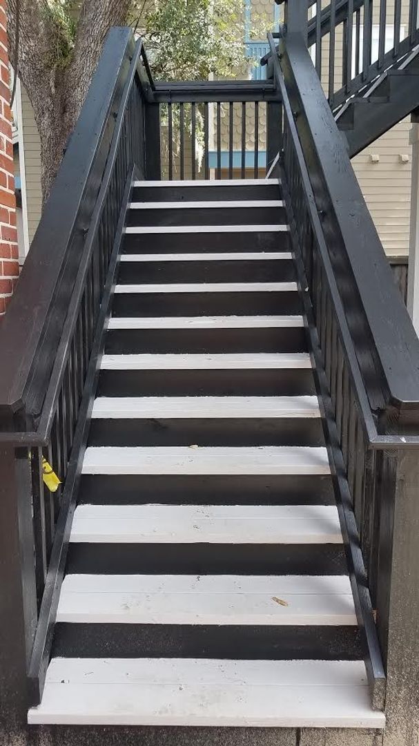 Building Photo - BEAUTIFUL STUDIO NEAR SORORITY ROW!!