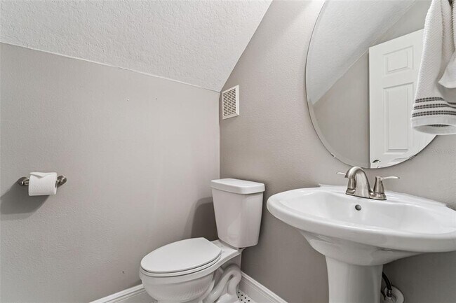 Building Photo - 4571 Virginia Dr