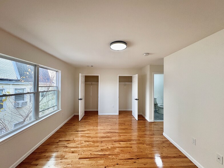 Building Photo - 156 Ridgewood Ave