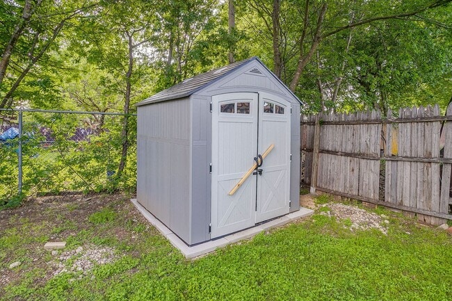 Building Photo - Amazing Modern- 3 Bedroom, 2 Bath Ready for New Tenants- Burleson ISD- 76028