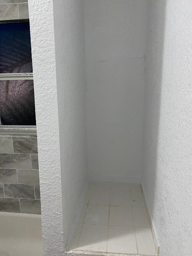 Storage Space - 735 27th Ave W