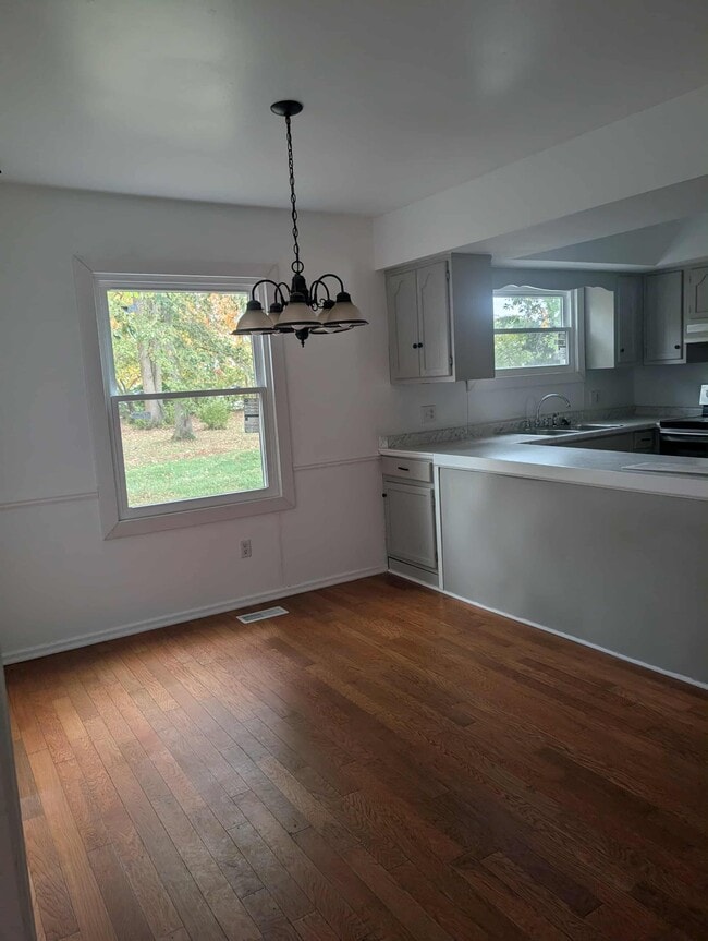 Building Photo - 1097 Esther Dr