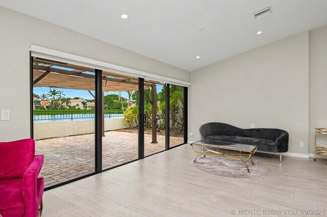 Building Photo - 21460 Laguna Dr