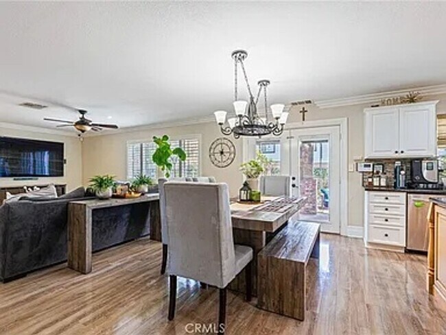 Building Photo - Absolutely Stunning home in Eastvale & loc...