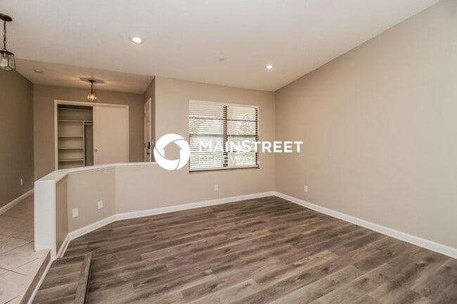 Building Photo - 3 Bedroom Pet-Friendly Home in LONGWOOD, F...