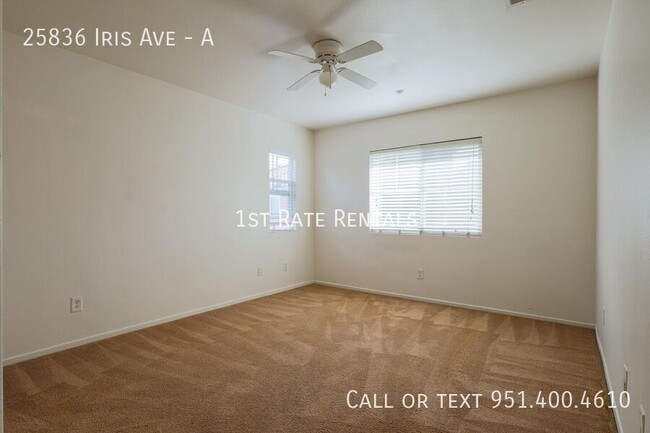 Building Photo - Cute Two Bedroom Condo!!