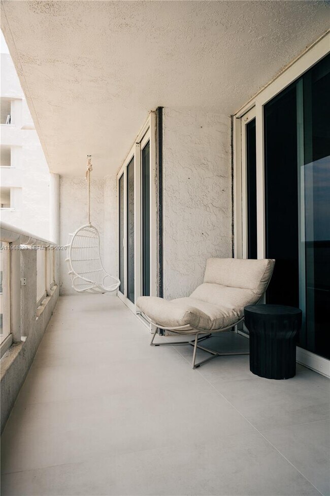 Building Photo - 1717 N Bayshore Dr