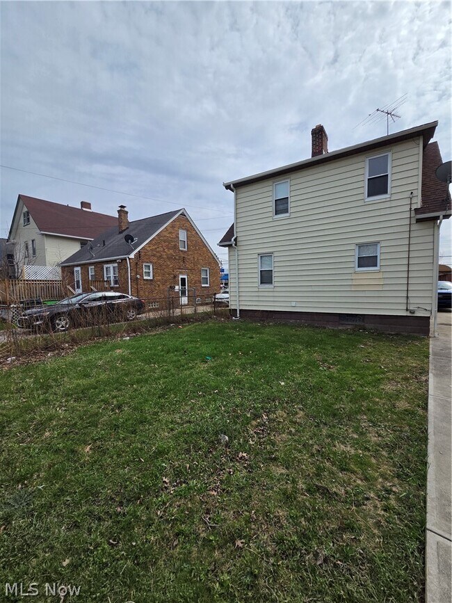 Building Photo - 22031 Miller Ave