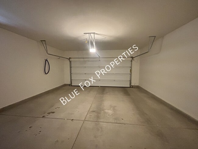 Building Photo - 3156 S Three D Ct