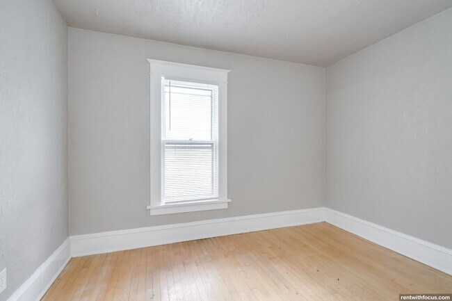 Building Photo - 328 Parkway Ave