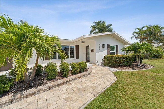Building Photo - 3800 Bayshore Blvd NE