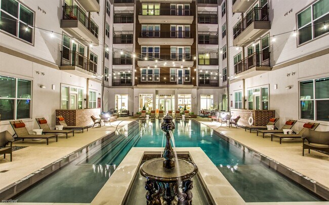 Building Photo - 2907 Woodall Rodgers Fwy