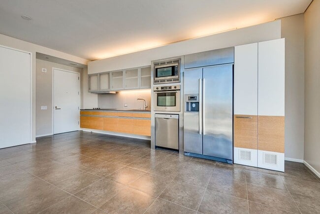Building Photo - Veer Towers 1407E- Strip/City Views from t...