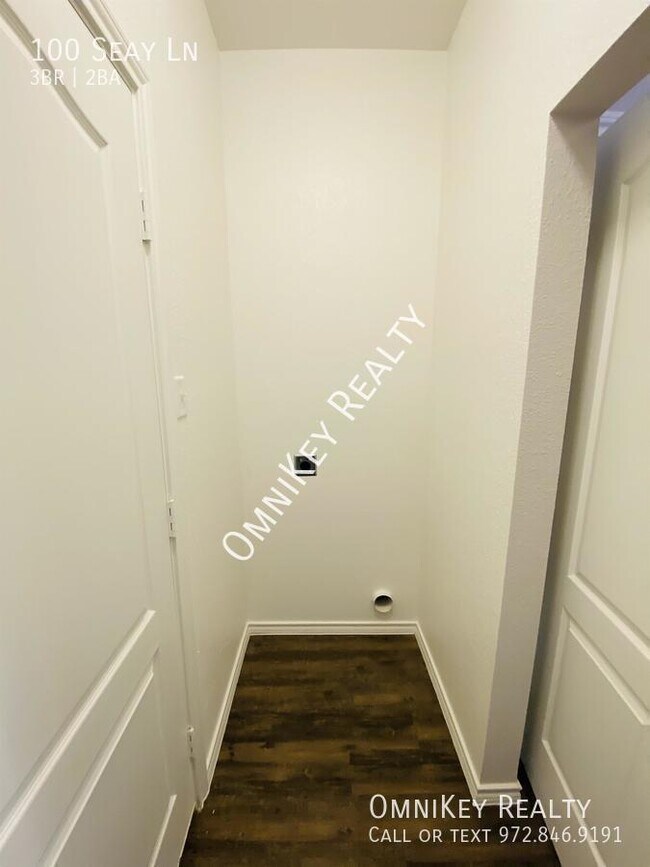 Building Photo - 100 Seay Ln
