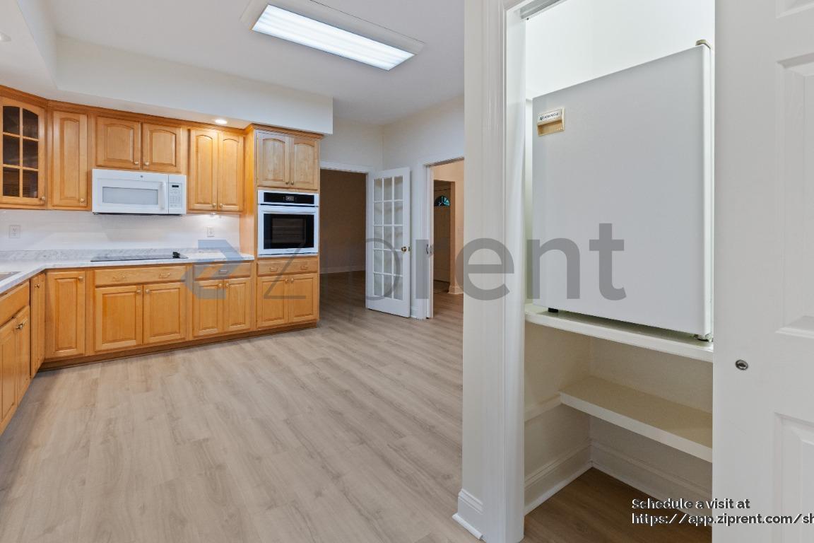 Building Photo - 6 Tiburon Pl