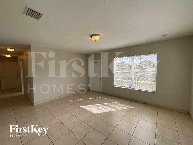 Building Photo - 1231 NE 214th St