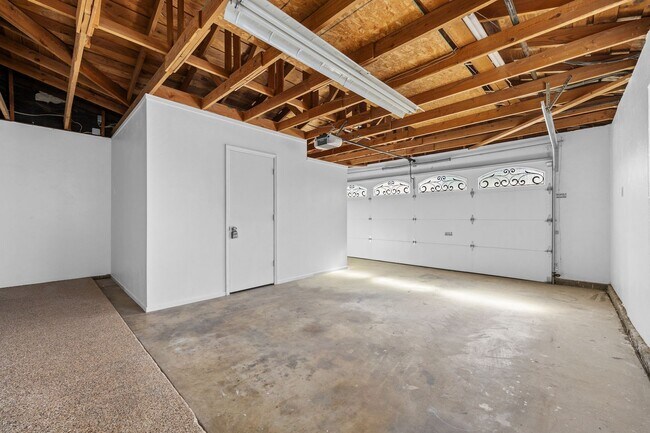 Building Photo - 605 N El Rio Dr