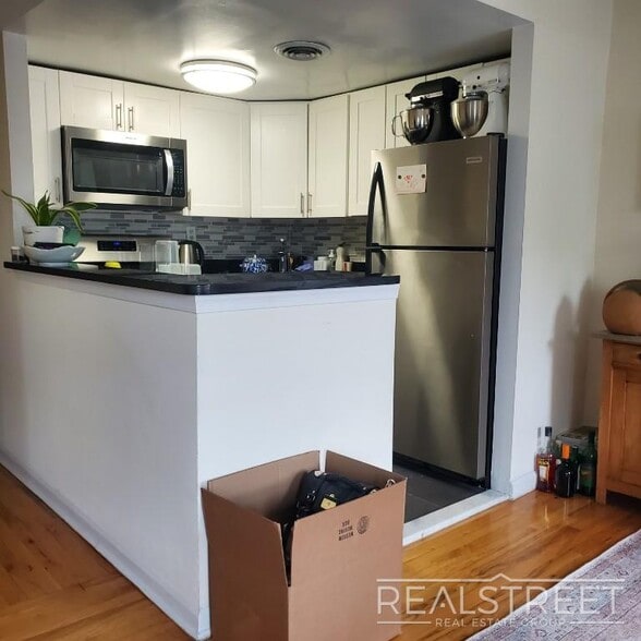 Building Photo - Charming 2BR with loads of sunlight in North Park Slope