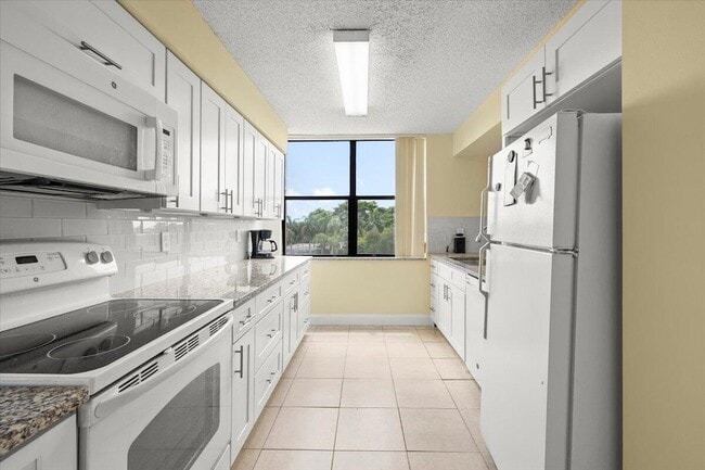 Building Photo - 2255 Lindell Blvd