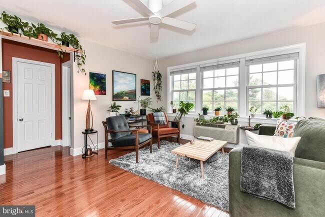 Building Photo - 1808 W Abingdon Dr