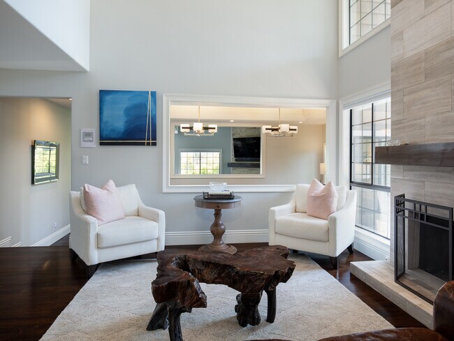 Building Photo - Exquisite Tree Section Home